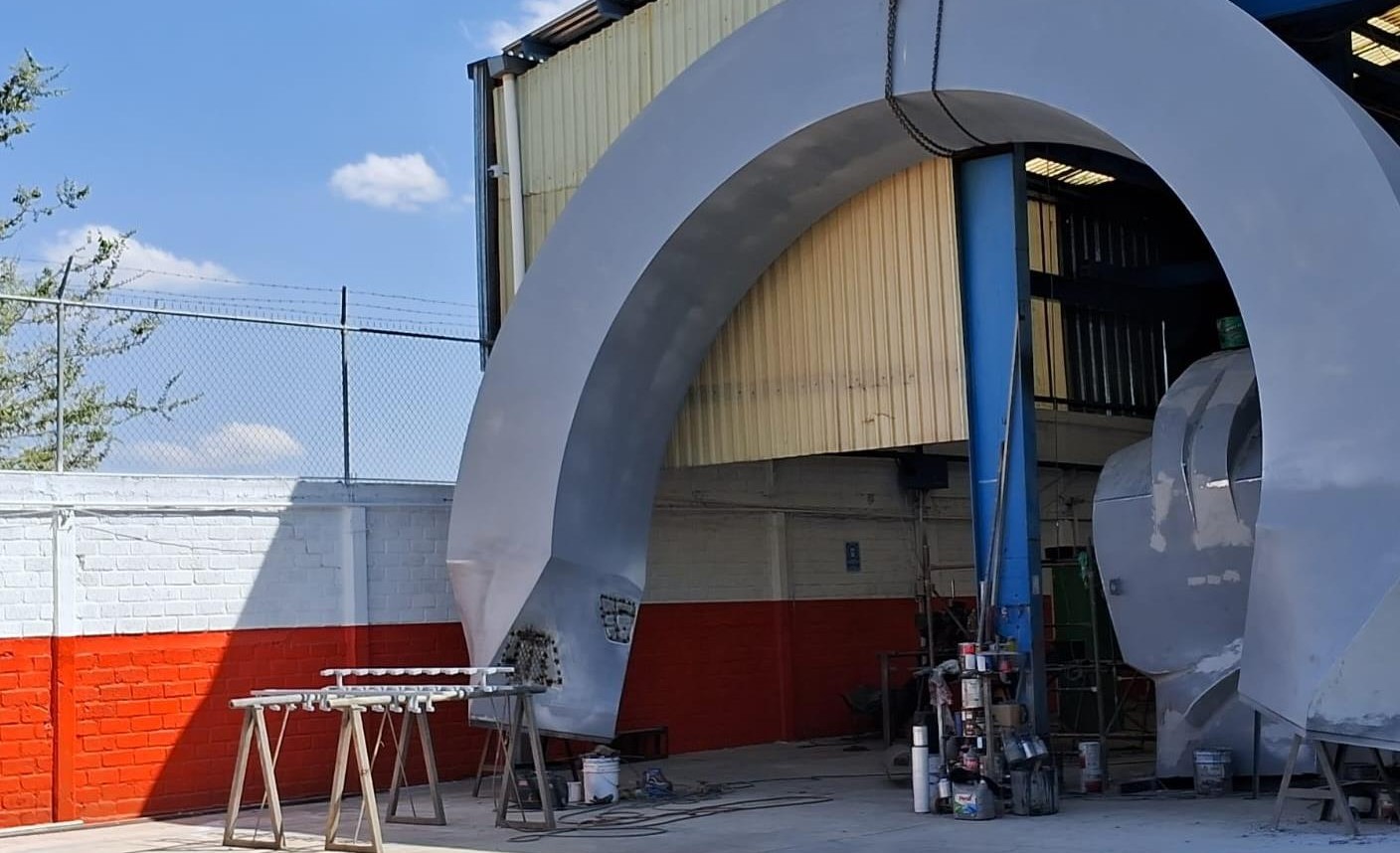 Arco metálico de gran formato fabricado para proyecto especial