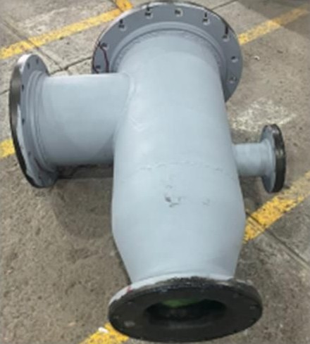 Pieza metálica con recubrimiento industrial aplicado
