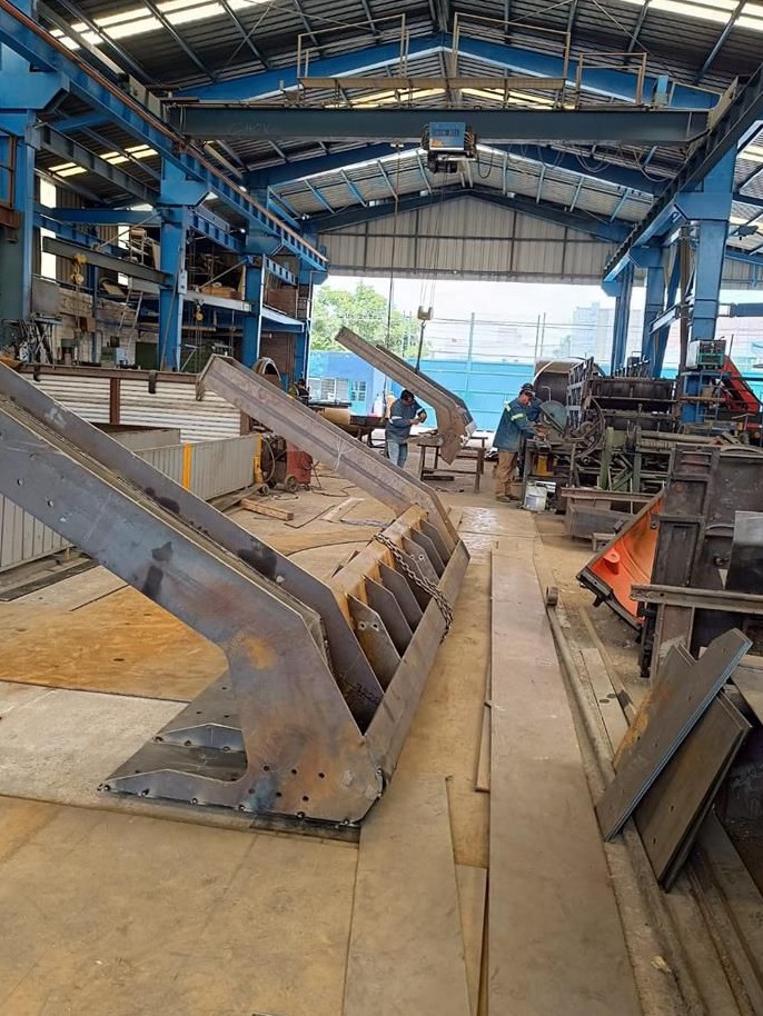 Fabricación de estructura metálica de gran formato en taller