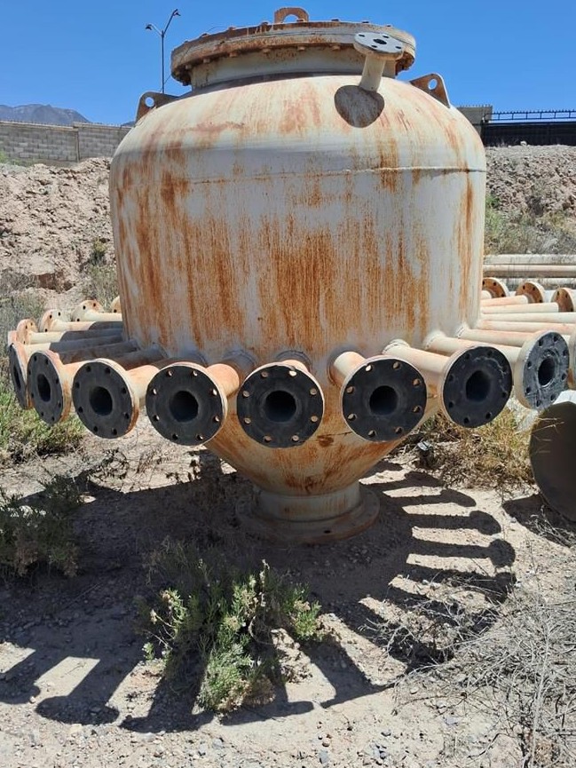 Tanque con conexiones bridadas para proceso industrial
